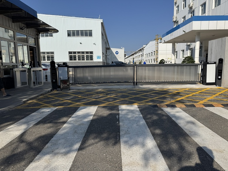 工廠大門人員及車輛出入管理系統